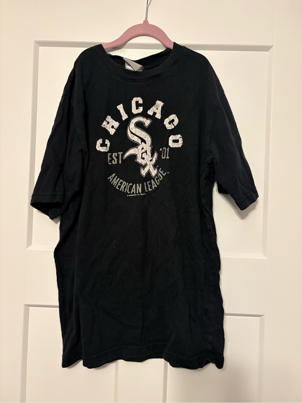 MLB Chicago White Sox Black Graphic Tee with Distressed Logo